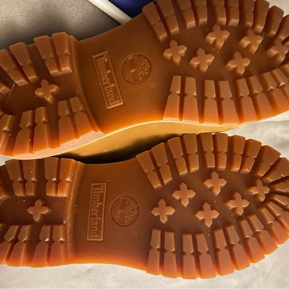 Like new Timberlands size 6 - Picture 5 of 5